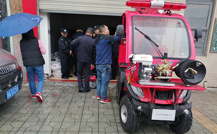 學府社區消防摩托車.jpg